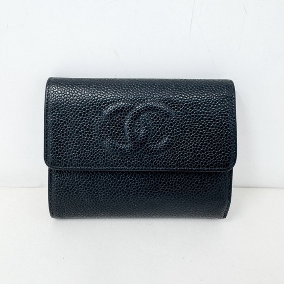 Chanel Caviar Compact Wallet - Picture 1 of 7